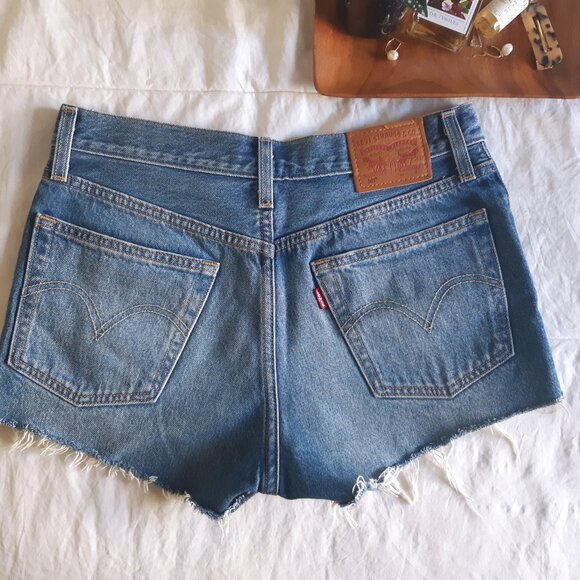 Levi's 501 Distressed Shorts - Picture 2 of 4